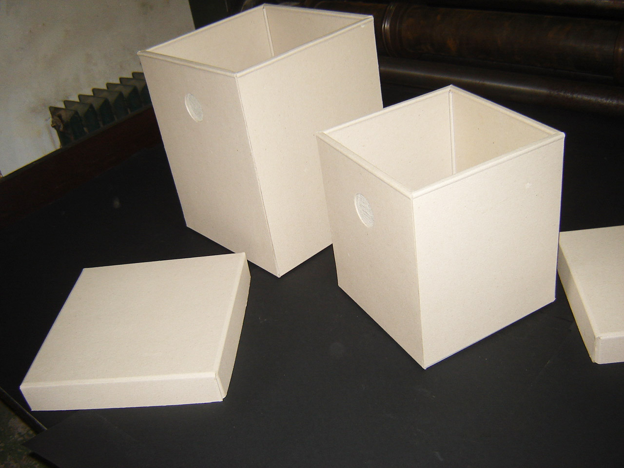 Kwadratowe pudełka z wywietrznikami